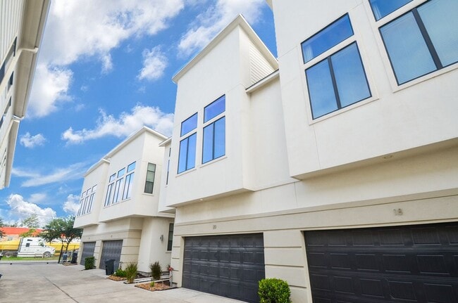 20 N Hutcheson St in Houston, TX - Building Photo - Building Photo