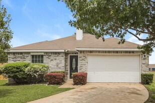 813 Huddleston Ct in Seagoville, TX - Building Photo