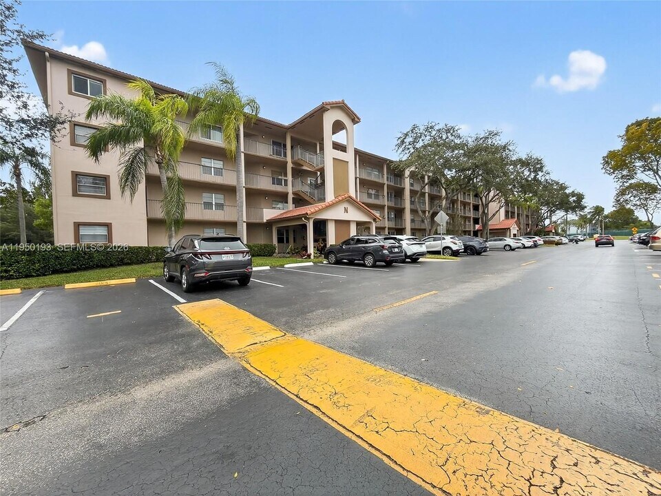 1000 SW 125th Ave in Pembroke Pines, FL - Building Photo