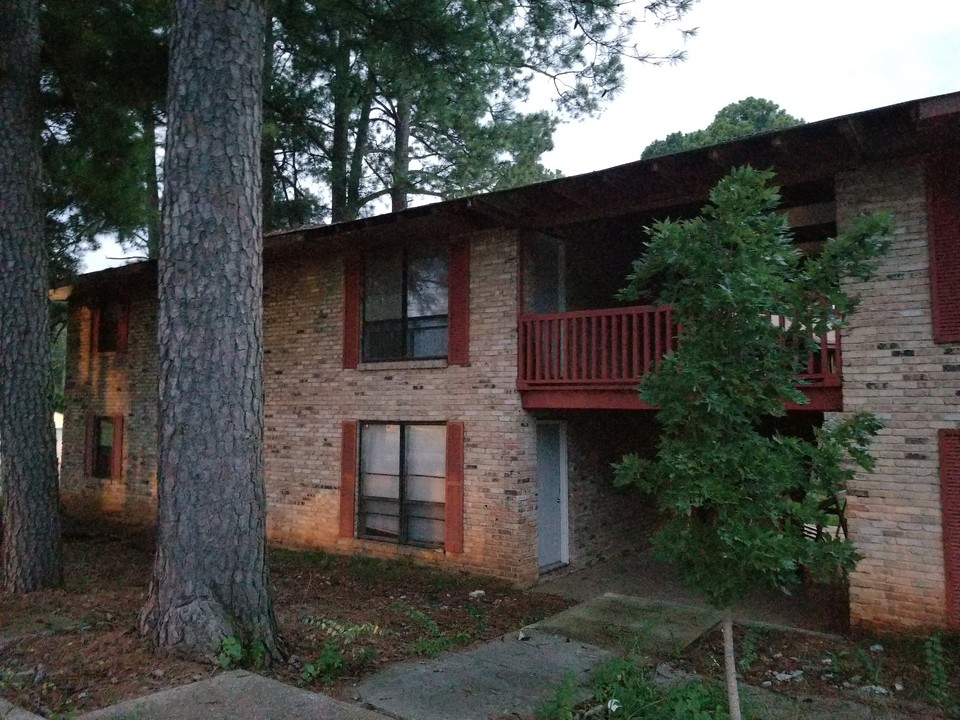 3302 Cerro Vista St SW in Huntsville, AL - Foto de edificio