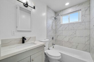 18442 Patterson Ln in Huntington Beach, CA - Building Photo - Building Photo