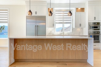 1511-1511 Vineyard Dr in West Kelowna, BC - Building Photo - Building Photo