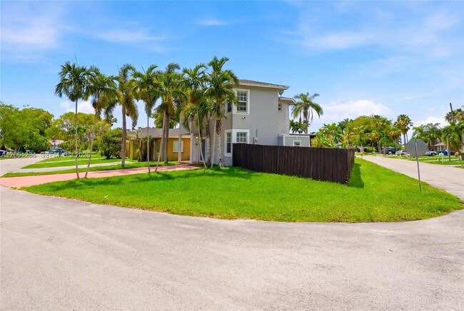 902 SW 8th Pl in Florida City, FL - Building Photo - Building Photo