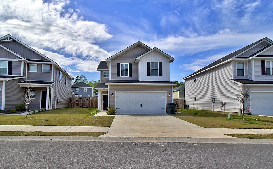 554 Fairview Cir, Unit 01-303 in Hinesville, GA - Building Photo