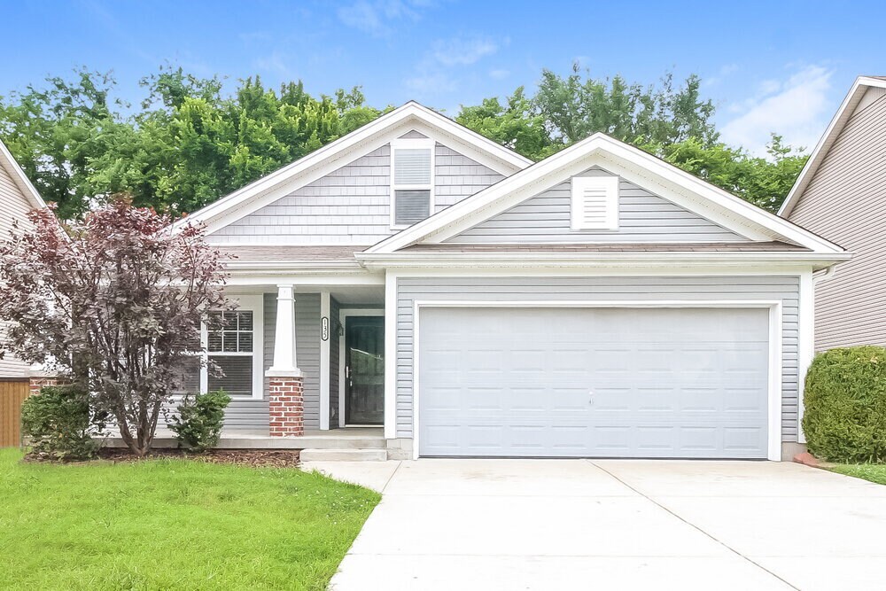 135 Crestwood Ln in Spring Hill, TN - Building Photo