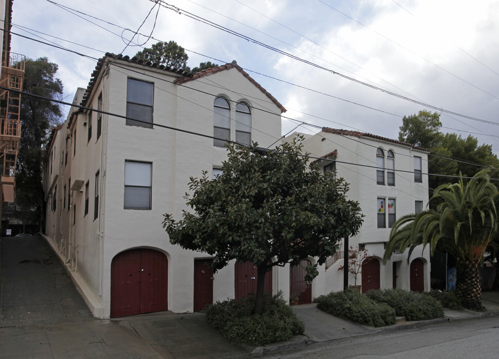 886 Cleveland St in Oakland, CA - Foto de edificio