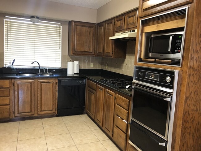 8715 Lawncliff Ln in Houston, TX - Building Photo - Building Photo