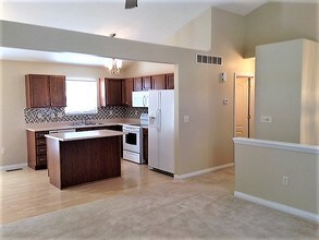 689 Ackerly Dr in Independence, KY - Foto de edificio - Building Photo