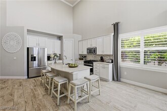 7209 Wilton Dr N in Naples, FL - Foto de edificio - Building Photo