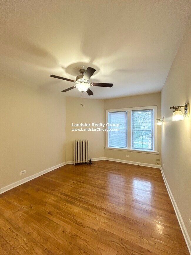 1313 W Touhy Ave, Unit 1W in Chicago, IL - Building Photo - Building Photo