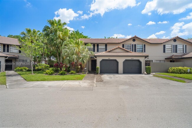 9161 Vineyard Lake Dr in Plantation, FL - Building Photo - Building Photo