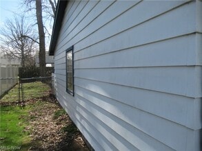 7594 Southland Rd in Mentor On The Lake, OH - Building Photo - Building Photo