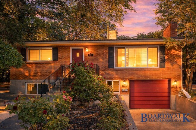 1955 S Foothill Dr in Salt Lake City, UT - Foto de edificio - Building Photo