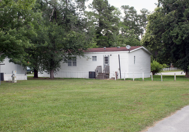 Carroll "C" Mobile Home Park in Wilmington, NC - Building Photo - Building Photo