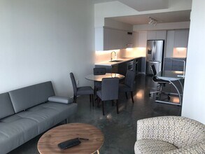 404 E College St in Iowa City, IA - Building Photo - Building Photo