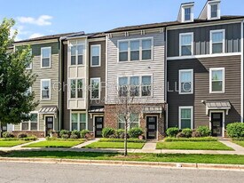 2915 W Trade St in Charlotte, NC - Building Photo
