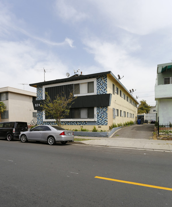 824 S Harvard Blvd in Los Angeles, CA - Foto de edificio