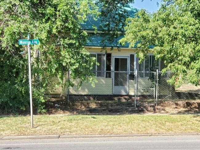 1528 Monroe Ave in La Grande, OR - Building Photo - Building Photo