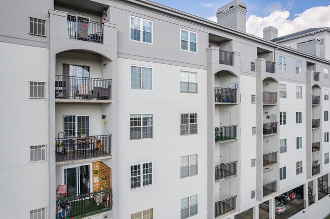 Lenox Villas Condominium in Atlanta, GA - Building Photo - Building Photo