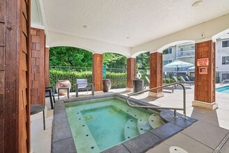 Salmon Run at Perry Creek in Bothell, WA - Foto de edificio - Building Photo