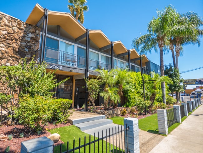 20951 Roscoe Blvd, Unit Unit 34 in Los Angeles, CA - Building Photo - Building Photo