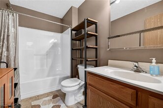 10373 Glenway Dr in Twinsburg, OH - Foto de edificio - Building Photo