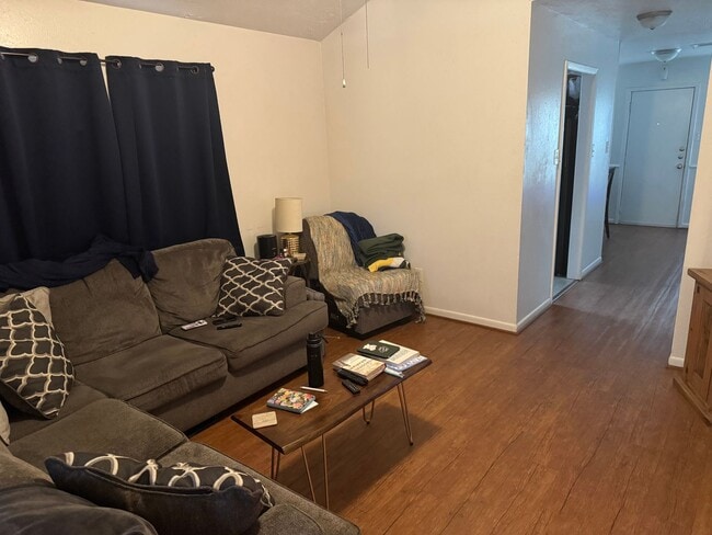 DECEMBER MOVE IN! Cute 3 Bedroom 1.5 Bath in Bryan, TX - Building Photo - Building Photo
