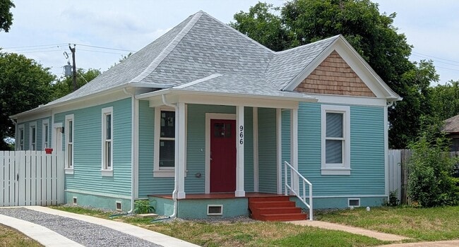 property at 966 E Pulaski St