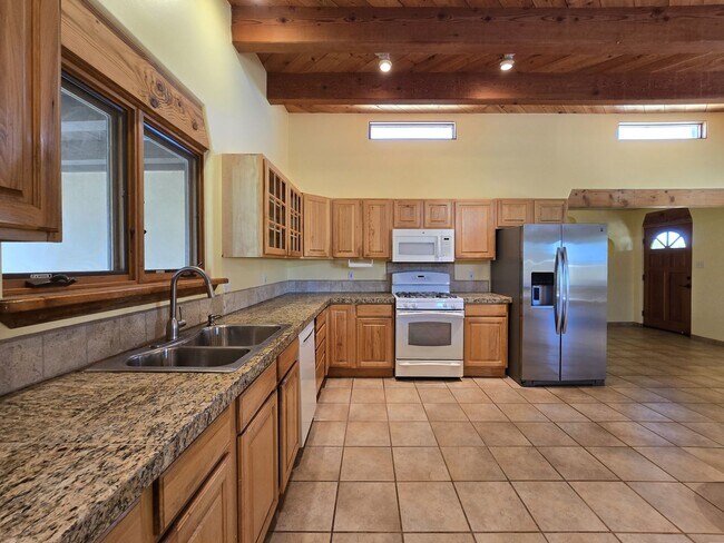 19 Camerada Rd in Santa Fe, NM - Building Photo - Building Photo