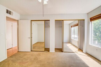 3060 Casey Dr in Las Vegas, NV - Foto de edificio - Building Photo