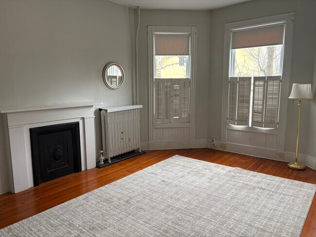 24 Front St, Unit Apartment 1 in Schenectady, NY - Foto de edificio - Building Photo