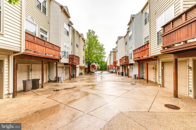 6021 Riddle Walk in Alexandria, VA - Building Photo - Building Photo