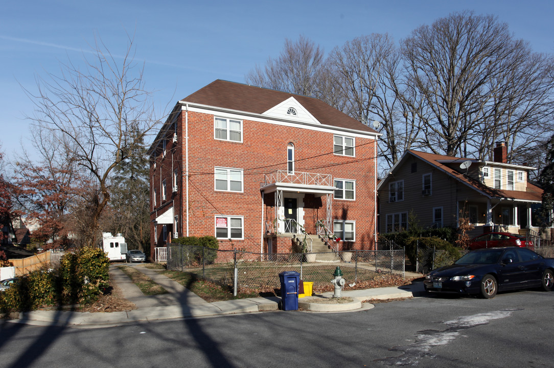 704 Chaney Dr in Takoma Park, MD - Building Photo