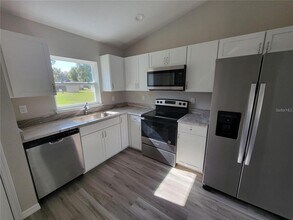 11460 SE 61st Ave in Belleview, FL - Building Photo - Building Photo