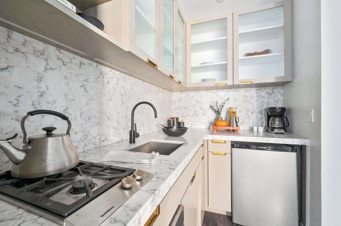 201 Saint Pauls Ave, Unit 11C in Jersey City, NJ - Building Photo