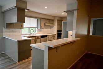 3814 Brook Shadow Dr in Houston, TX - Foto de edificio - Building Photo