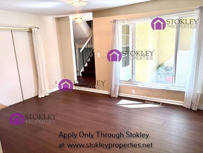 property at 1412 Kinross Ct