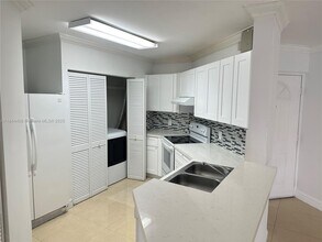 6292 NW 186th St in Hialeah, FL - Building Photo - Building Photo