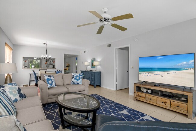 1330 Yesica Ann Cir in Naples, FL - Building Photo - Building Photo