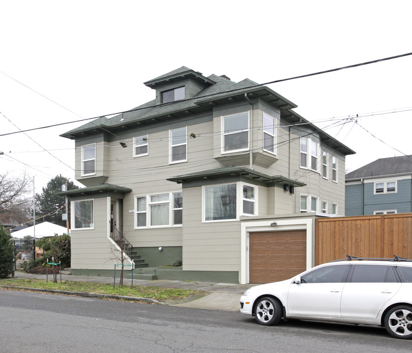 1916 NE Everett St in Portland, OR - Foto de edificio