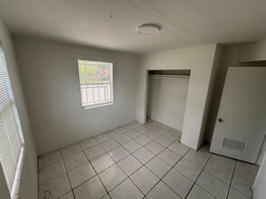 1413 NW 8th Ave in Florida City, FL - Building Photo - Building Photo