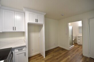 14033 Bessemer St in Los Angeles, CA - Building Photo - Building Photo
