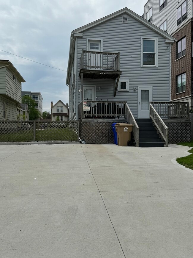 5921 5th Ave, Unit Upper in Kenosha, WI - Building Photo - Building Photo