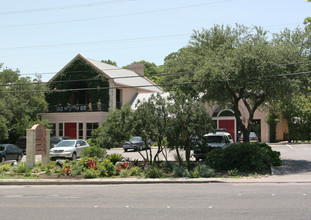 5607-5615 Broadway St in San Antonio, TX - Building Photo - Building Photo