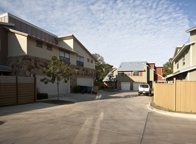 Valley View in Austin, TX - Building Photo - Building Photo