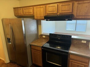 216 San Angelo Ave in Benbrook, TX - Foto de edificio - Building Photo