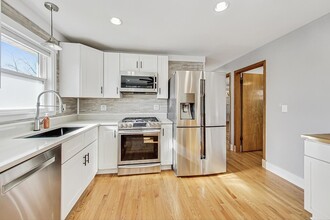 65 Dover Dr in Des Plaines, IL - Building Photo - Building Photo