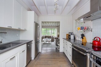 11 Beach Ave in Amagansett, NY - Building Photo - Building Photo