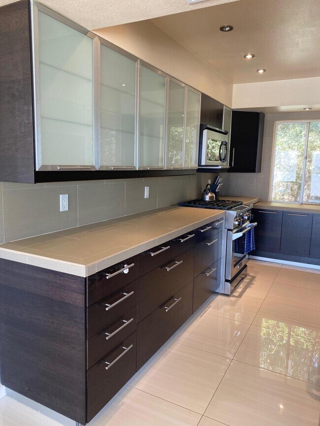 2104 Southridge Dr in Palm Springs, CA - Building Photo - Building Photo