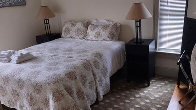 41 Arnold St, Unit Williamstown, MA 01267 in Williamstown, MA - Foto de edificio - Building Photo